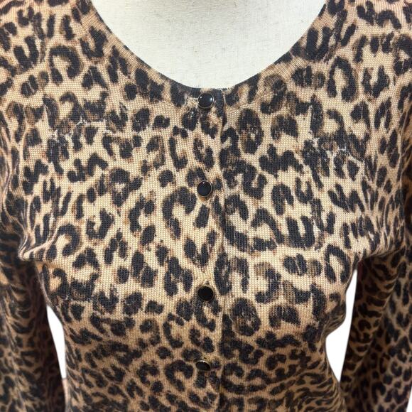 Women’s PM Petite Medium Lord & Taylor Leopard Extra Fine Merino Wool Cardigan - Picture 3 of 6